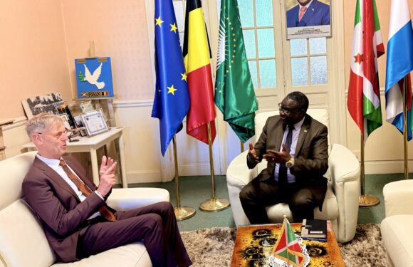 Burundi / Belgique : Ntahiraja Thérence échange avec l&rsquo;ancien ambassadeur Joseph Smets