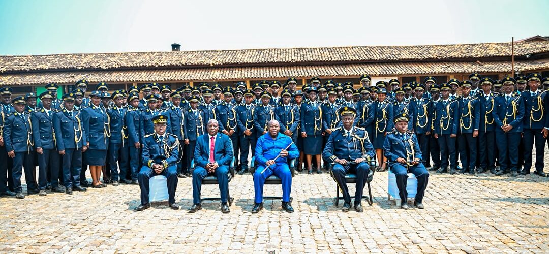 Le Président Ndayishimiye procède à l’ouverture de l’année académique à l’Institut Supérieur de Police et appelle les nouveaux officiers à promouvoir une police professionnelle et exemplaire