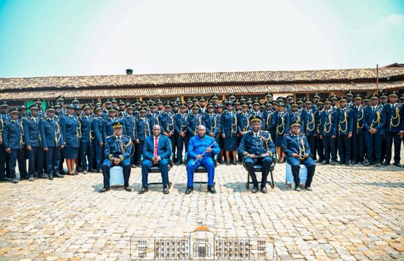 Le Président Ndayishimiye procède à l’ouverture de l’année académique à l’Institut Supérieur de Police et appelle les nouveaux officiers à promouvoir une police professionnelle et exemplaire