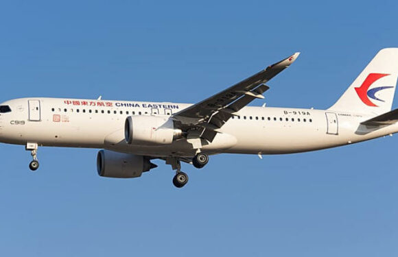 Le C919 chinois effectue son premier vol international et vise Boeing et Airbus