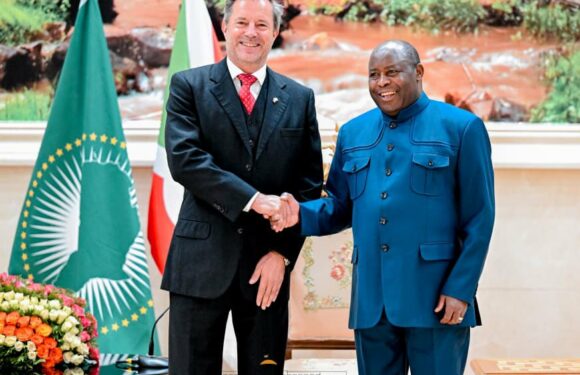 Le Président Ndayishimiye rencontre différentes personnalités et promet d’accompagner les jeunes innovateurs burundais