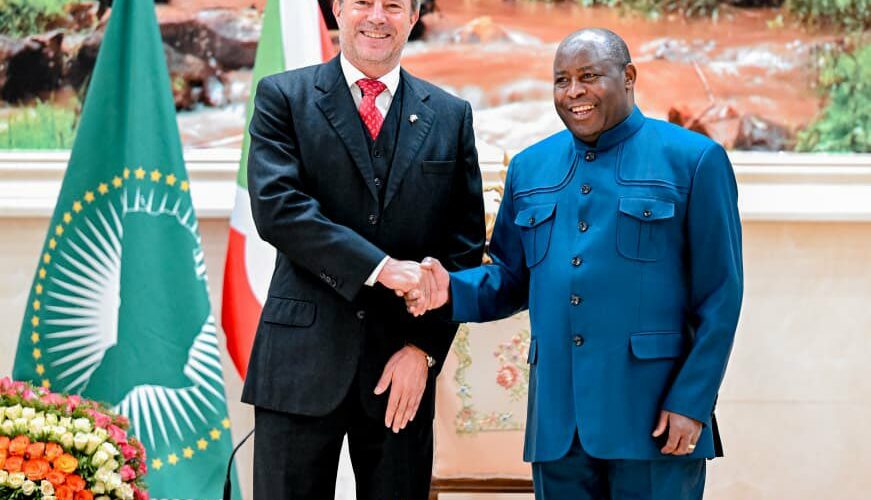 Le Président Ndayishimiye rencontre différentes personnalités et promet d’accompagner les jeunes innovateurs burundais