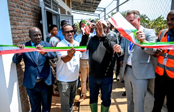 Le Président Ndayishimiye a inauguré un projet de distribution d’eau potable