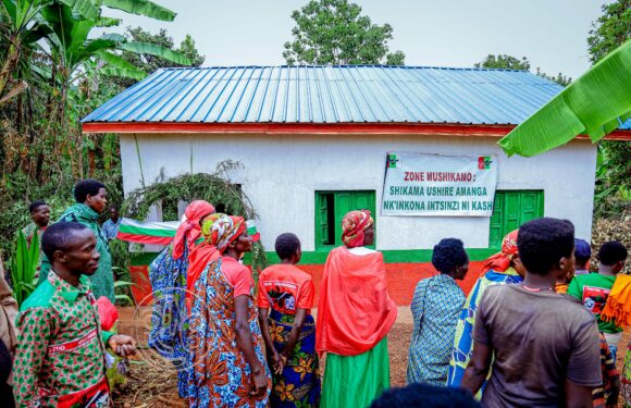 Burundi : Le CNDD-FDD offre deux maisons aux anciens combattants à Kiganda