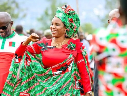 L’affaire du peigne ou la misère d’une certaine « société civile » : comment le RWANDA et ses relais du FOCODE mènent une guerre hybride contre la Première dame du Burundi