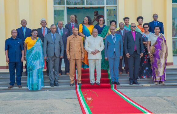 Burundi – Histoire : 13 commissaires de la CVR prêtent serment pour quatre ans, sur fond de mémoire coloniale
